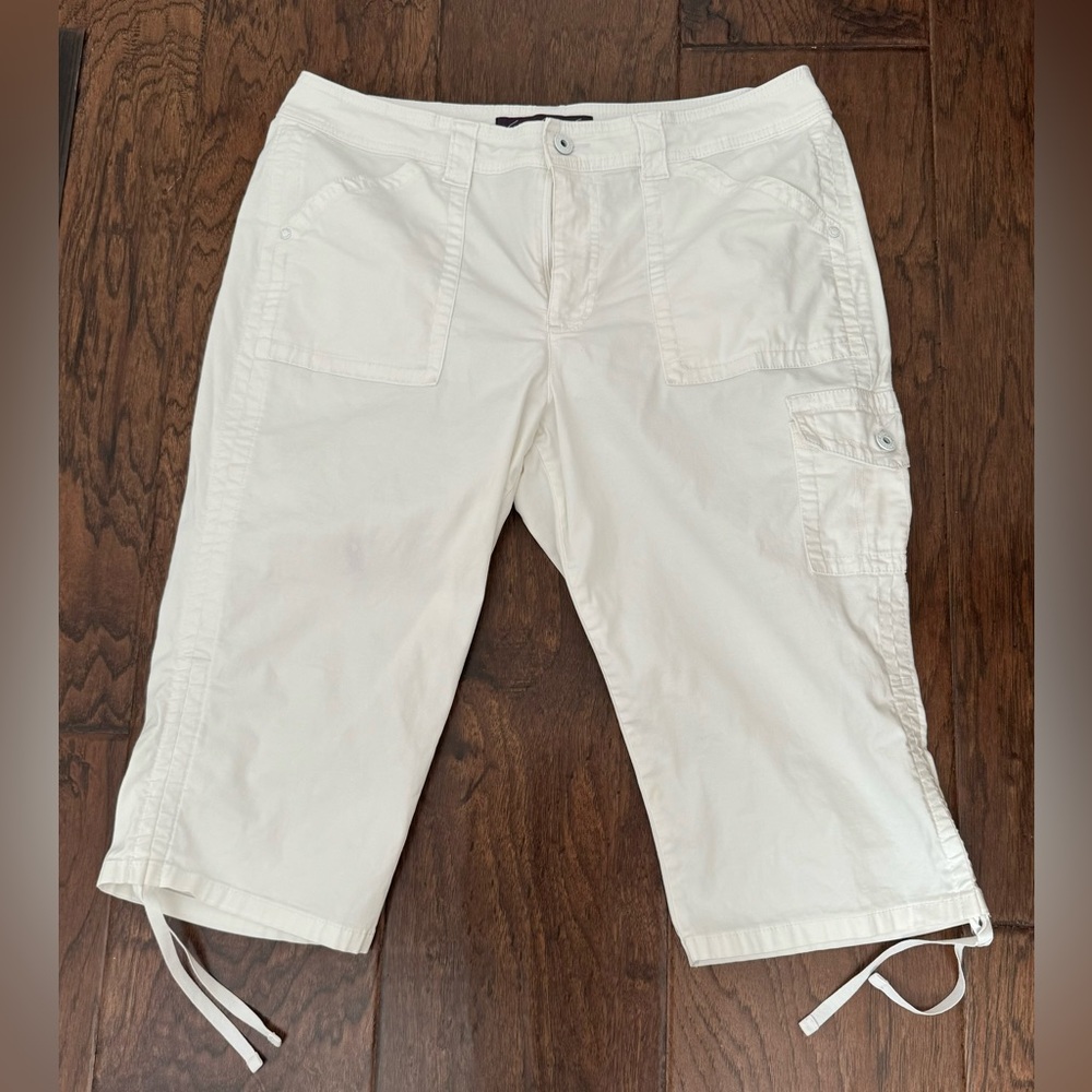 Gloria Vanderbilt White Skimmer Cargo Shorts Size 12